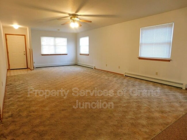 Building Photo - 13 Madeira Ct