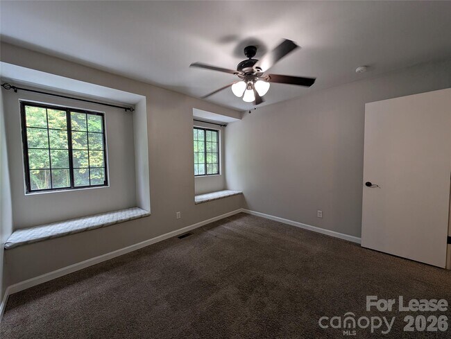 Building Photo - 9111 Sharonbrook Dr