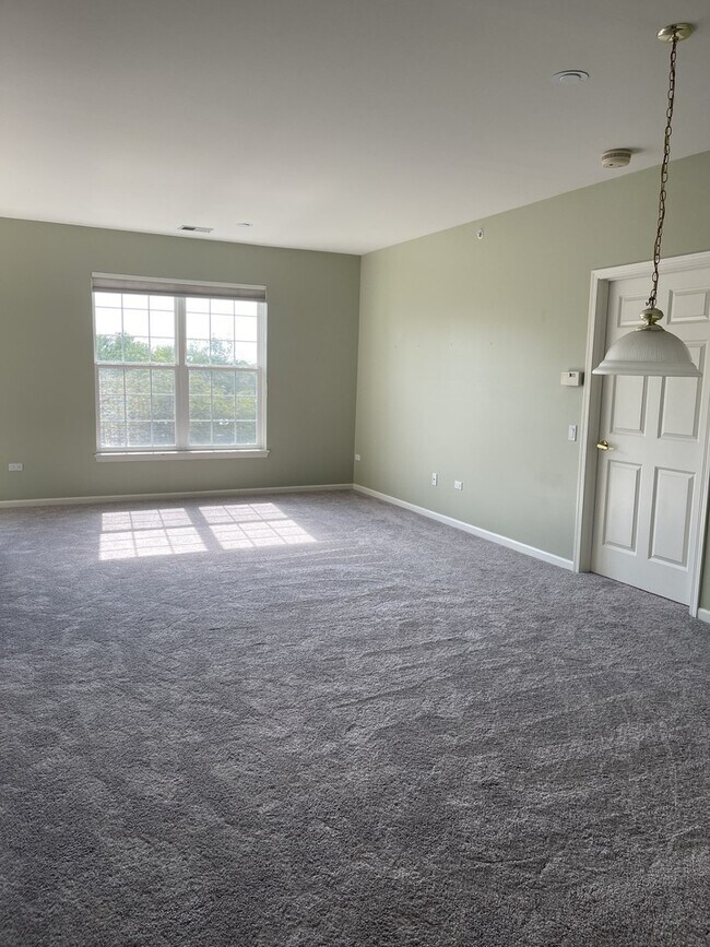 Building Photo - 12950 Meadow View Ct