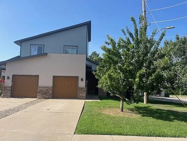 Building Photo - Modern 3-Bedroom Duplex Near OU Health Cen...