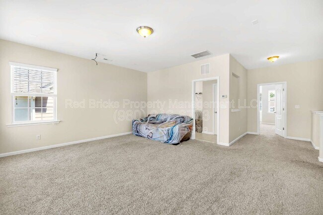 Building Photo - 10677 Sky Chase Ave NW