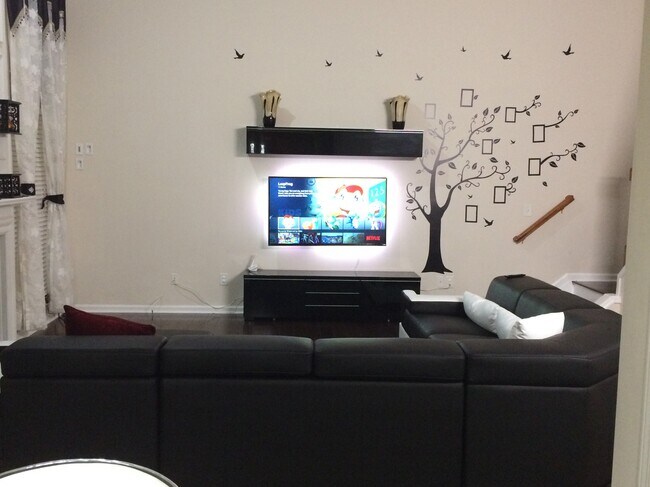 Building Photo - 908 Wendlebury Ct