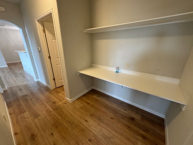 Building Photo - Spacious Condo in the Heart of Aurora