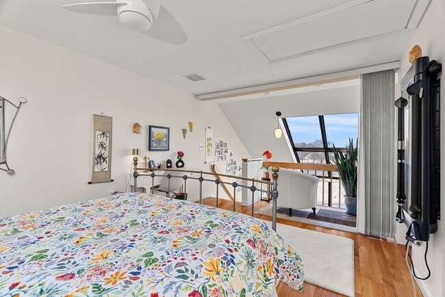 Building Photo - 126 Merrimac St