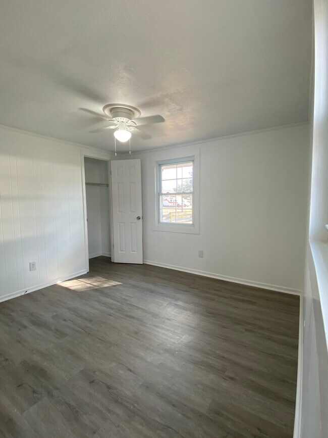 Building Photo - 12120 71st St E