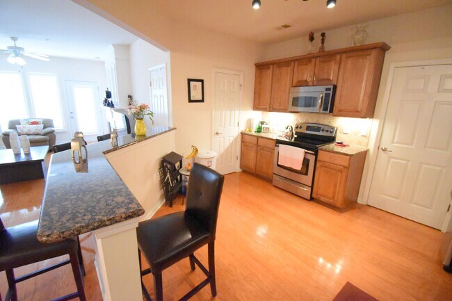 Building Photo - Beautiful 3BR 2BA Condo • Granite Kitchen • Balcony & Pool • Furnished 4th-Floor End Unit Condo i...