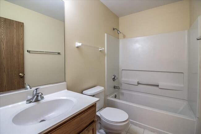 Building Photo - 2306 Reflections Dr