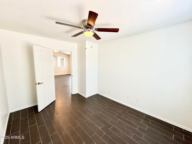 Building Photo - 13740 W Keim Dr