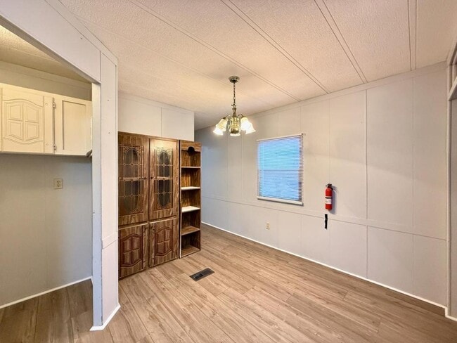 Building Photo - 965 Weems Chapel Rd