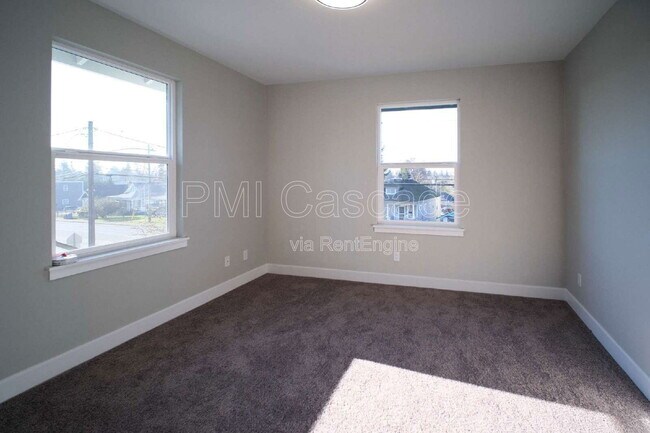 Building Photo - 933 S Sprague Ave