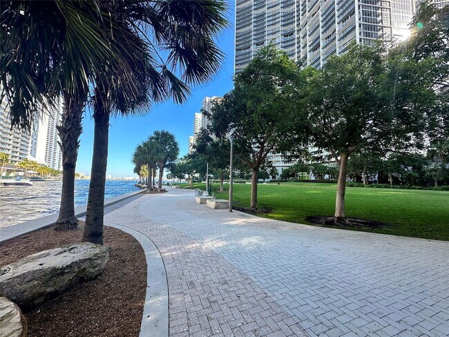 Building Photo - 475 Brickell Ave