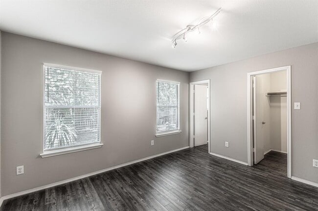 Building Photo - 180 Onyx Lake Dr