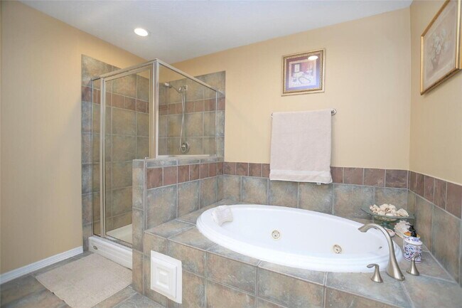 Building Photo - 3 Bed Single-Family Home in Timbergrove Terrace 77008 in Gated Community