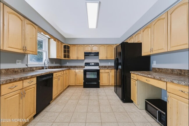 Building Photo - 1317 3rd Ave