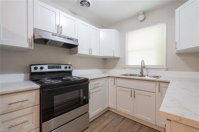 Building Photo - 344 Woodview Ave