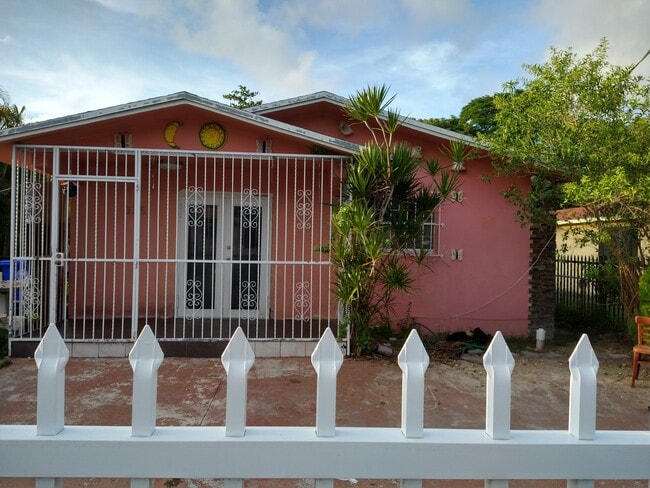 Building Photo - 335 NW 50th St