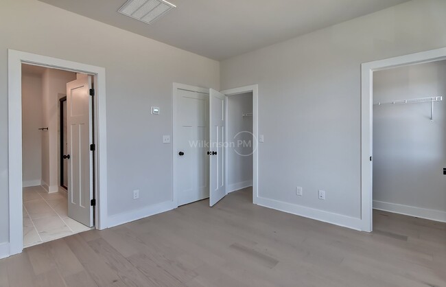 Building Photo - Luxury Urban Living 3-bed 3.5-bath NODA