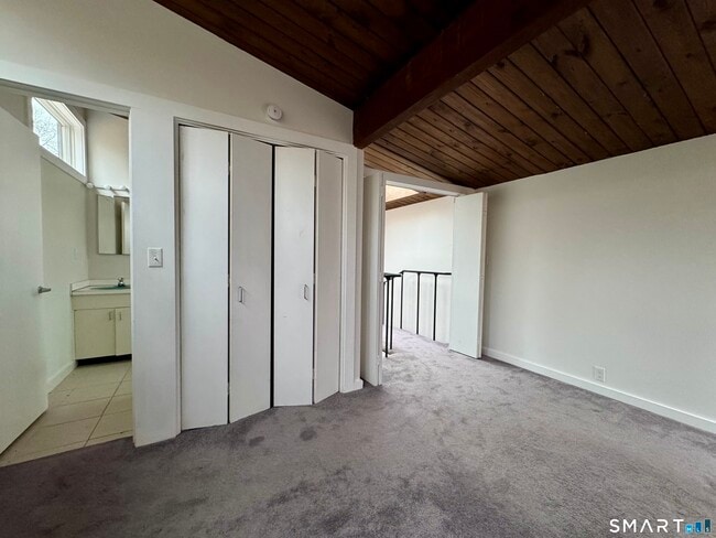 Building Photo - 860 Oakwood Rd