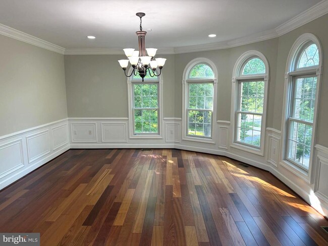 Building Photo - 6529 Fairlawn Dr