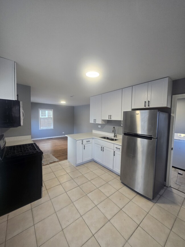 Building Photo - 22 N Lewis Ave