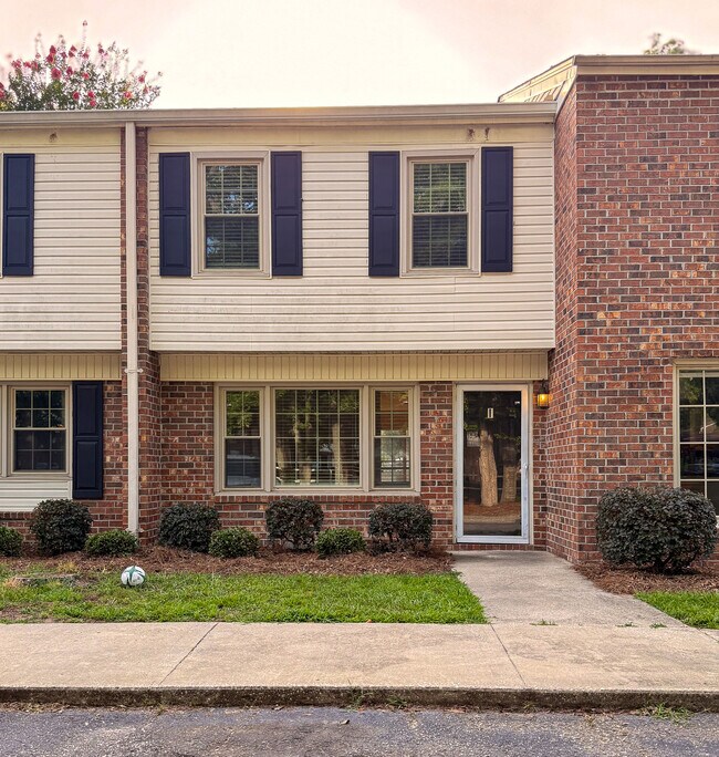 Building Photo - 731 Coventry Ln