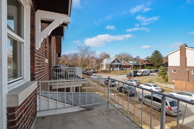 Building Photo - 4918 Tholozan Ave