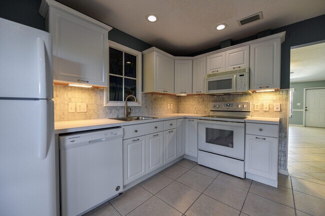 Building Photo - 7914 SE Villa Cir