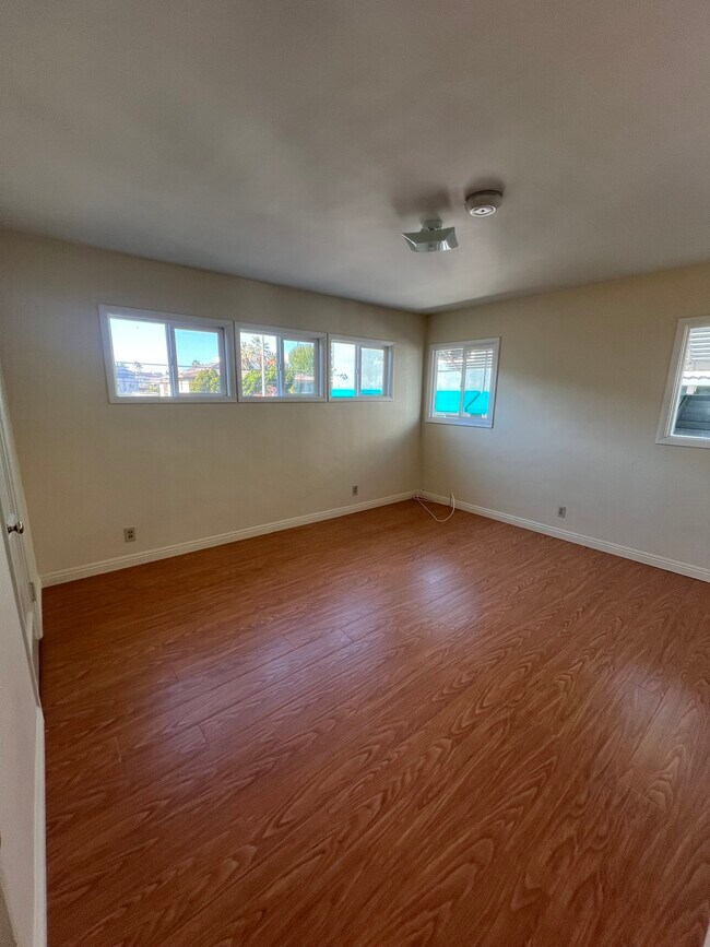 Building Photo - 5264 Cahuenga Blvd