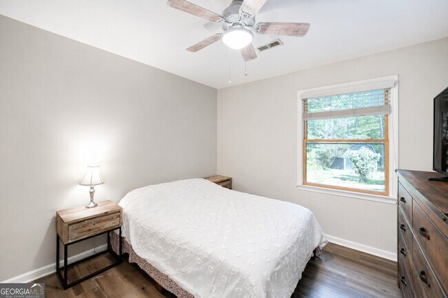 Building Photo - 135 Summer Brooke