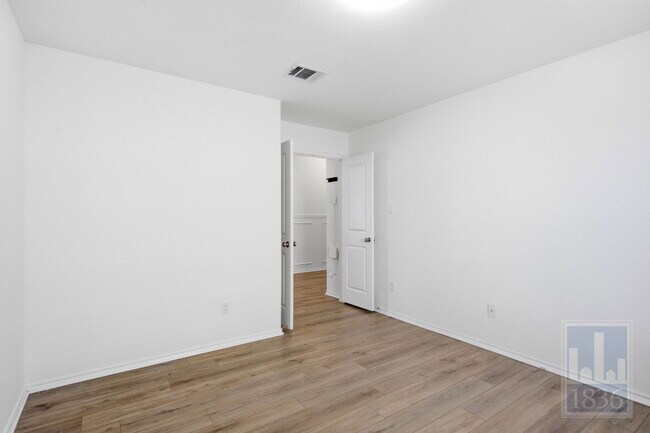 Building Photo - 5913 Toscana Trace