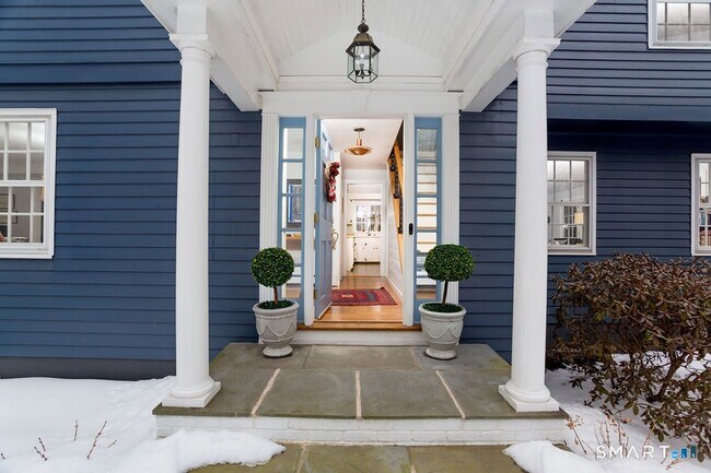 Building Photo - 5 Tall Trees Dr