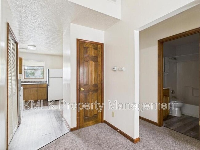 Building Photo - 456 Allyn St