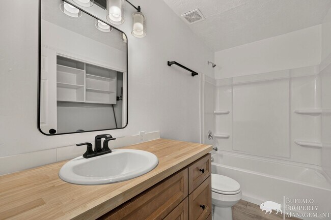Building Photo - 578 Maple Leaf Dr