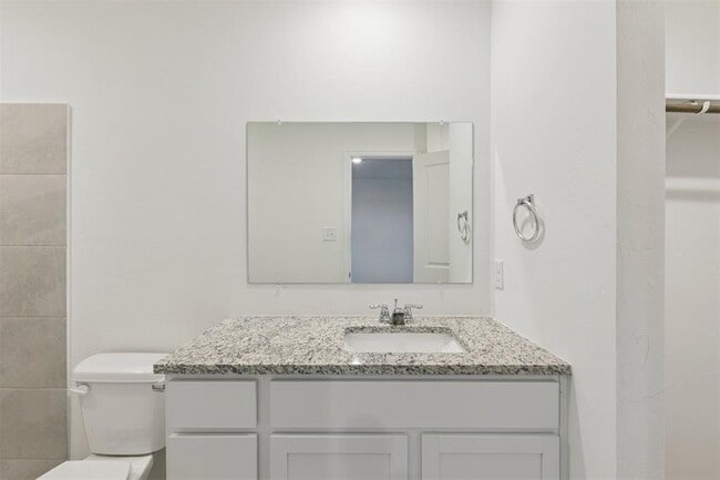 Building Photo - 14910 Parkway Center Ave