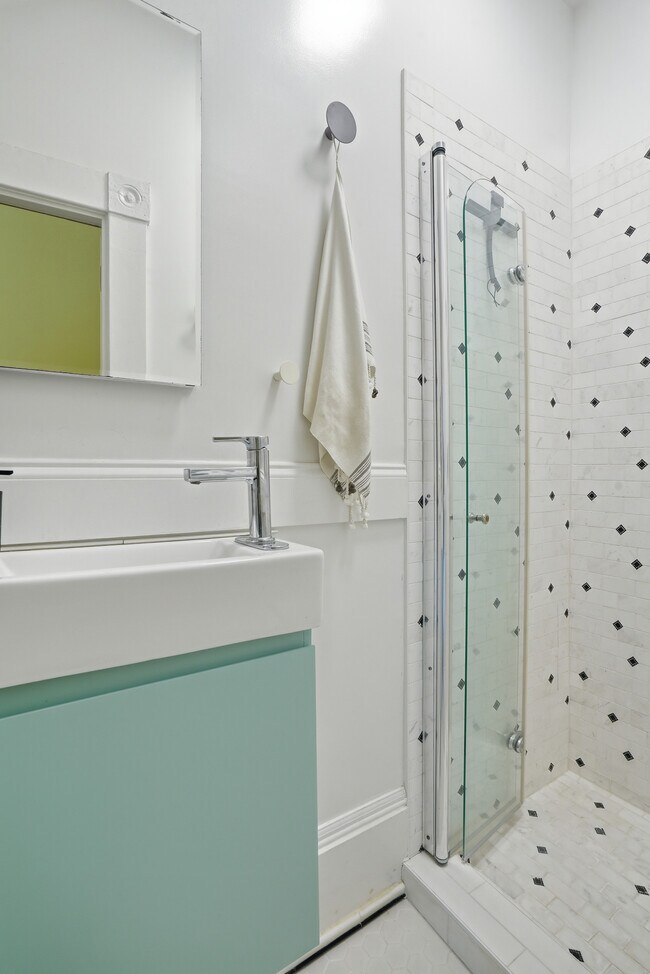 Building Photo - Savannah's Victorian Historic District