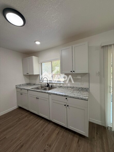 Building Photo - 9034 Oceanview Dr