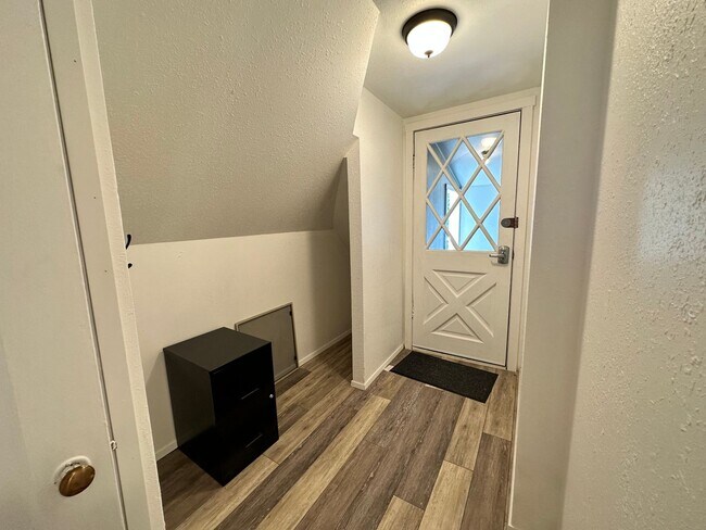 Building Photo - Remodeled Downtown Ellensburg Home