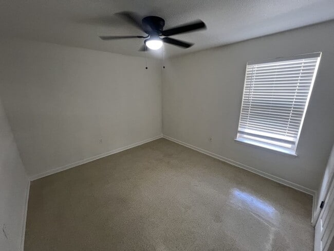 Building Photo - 2 bedroom, 2 bath apartments in Sherwood F...