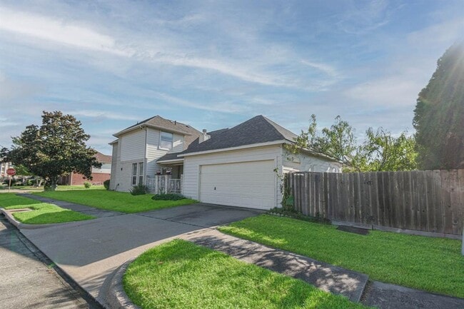 Building Photo - 15119 Leila Bend Dr