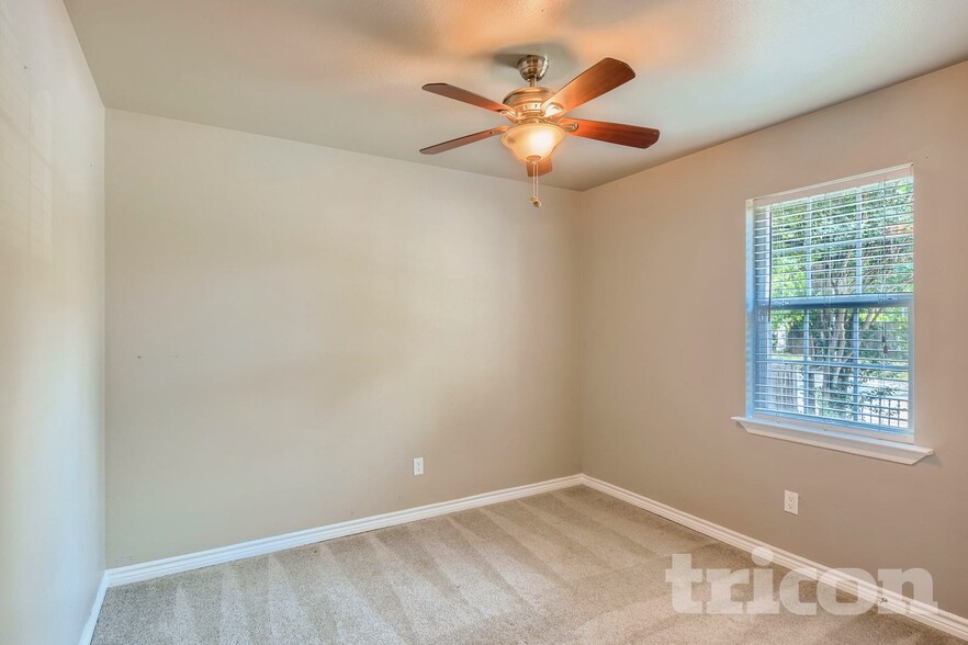 Building Photo - 901 Anthony St