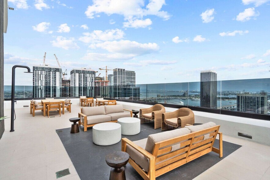 Building Photo - 225 N Miami Ave