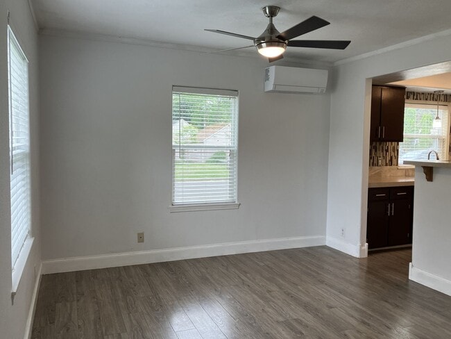 Building Photo - Updated Two Bedroom Home with Large Yard in West Salem