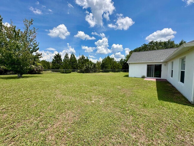 Building Photo - Three-Bedroom House with a Fenced Yard!