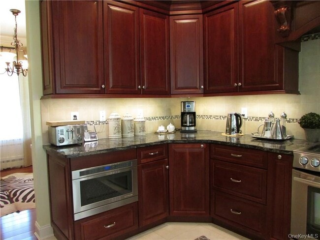 Building Photo - 2 Long Hill Rd