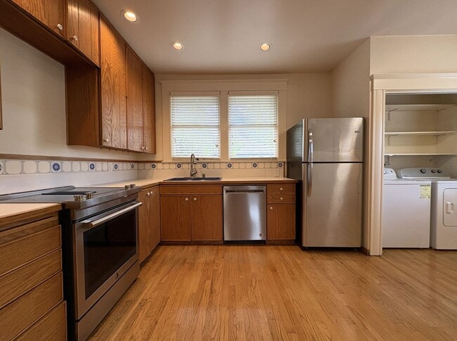 Building Photo - Charming Craftsman Style Home for Rent in ...