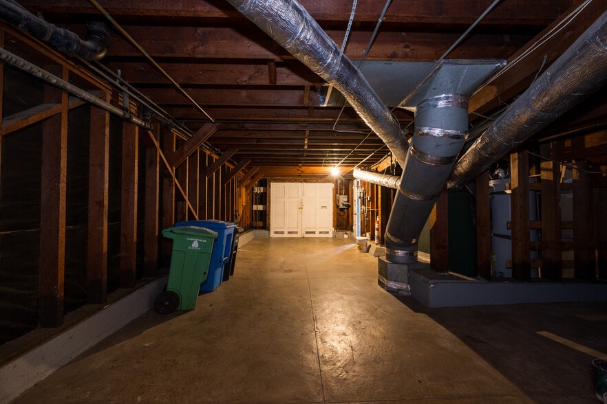 Building Photo - 2727 Moraga St