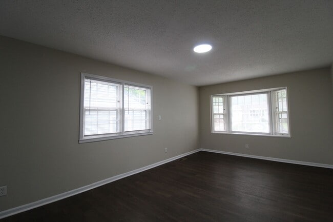 Building Photo - 3 Bedroom 1 Bath House In Mission Kansas