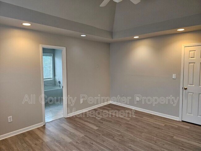 Building Photo - 704 White Dove Dr