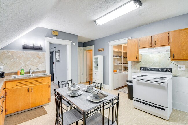 Building Photo - 71 Sanford St