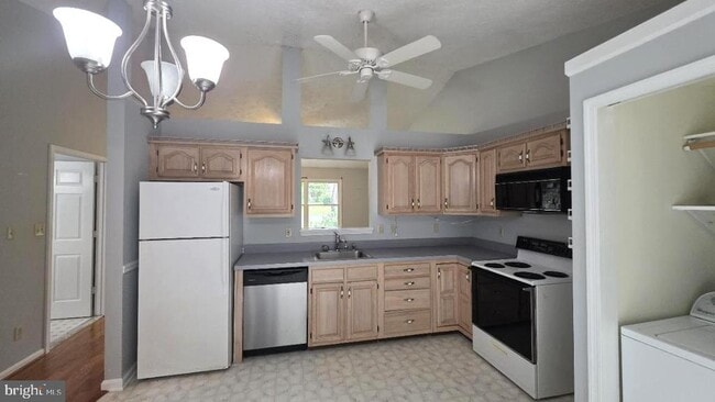 Building Photo - 2725 Vivians Way